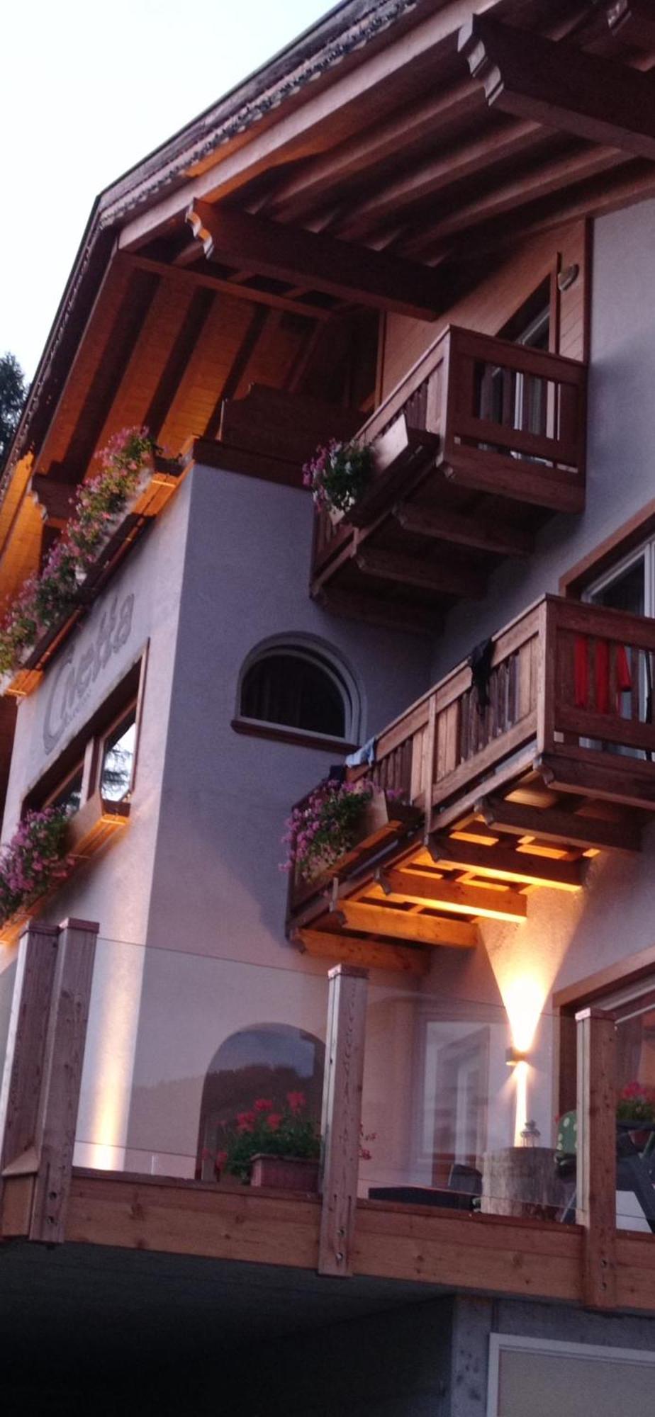 Hotel Garni Civetta セルヴァ・ディ・カドーレ エクステリア 写真